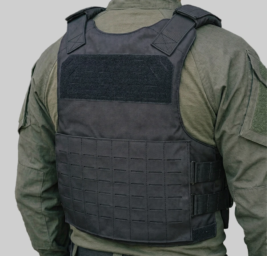 Vista posterior de chaleco táctico MOLLE MT Body Armor con panel modular trasero y correas de ajuste lateral